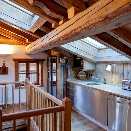 Maison Spacieuse Au Centre De Pour 8 Pers. Avec Cheminee Et Parking - Fr-1-568-18 * Courchevel